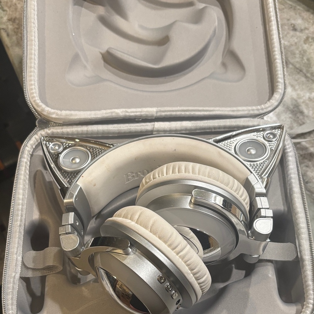 Brookstone Silver and White Headphones